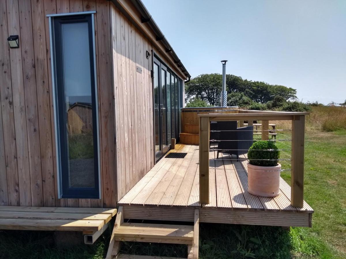 Cleeves Cabins Ailsa Luxury Lodge With Hot Tub Dalry  Exterior foto
