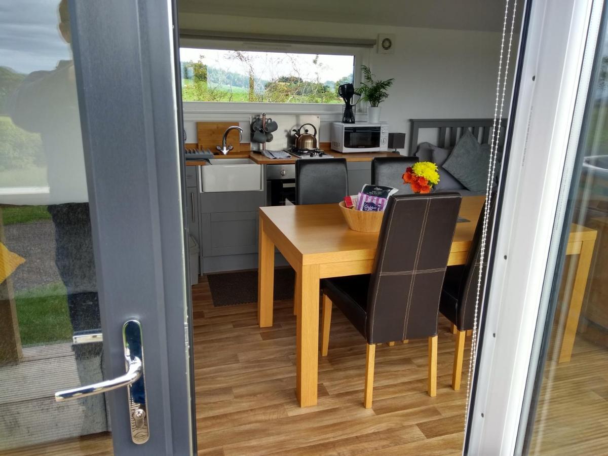 Cleeves Cabins Ailsa Luxury Lodge With Hot Tub Dalry  Exterior foto