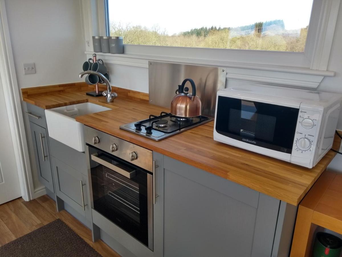 Cleeves Cabins Ailsa Luxury Lodge With Hot Tub Dalry  Exterior foto